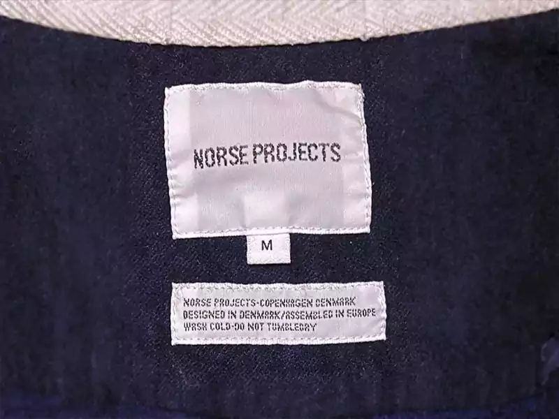 Neck label with Size