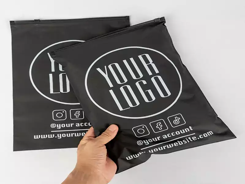 Zip lock bag for tshirt black