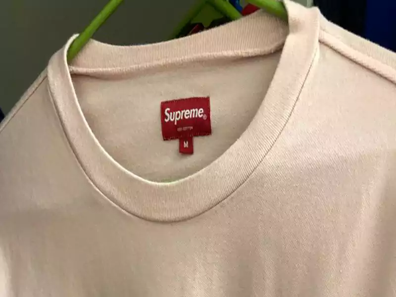 Sweatshirt neck label